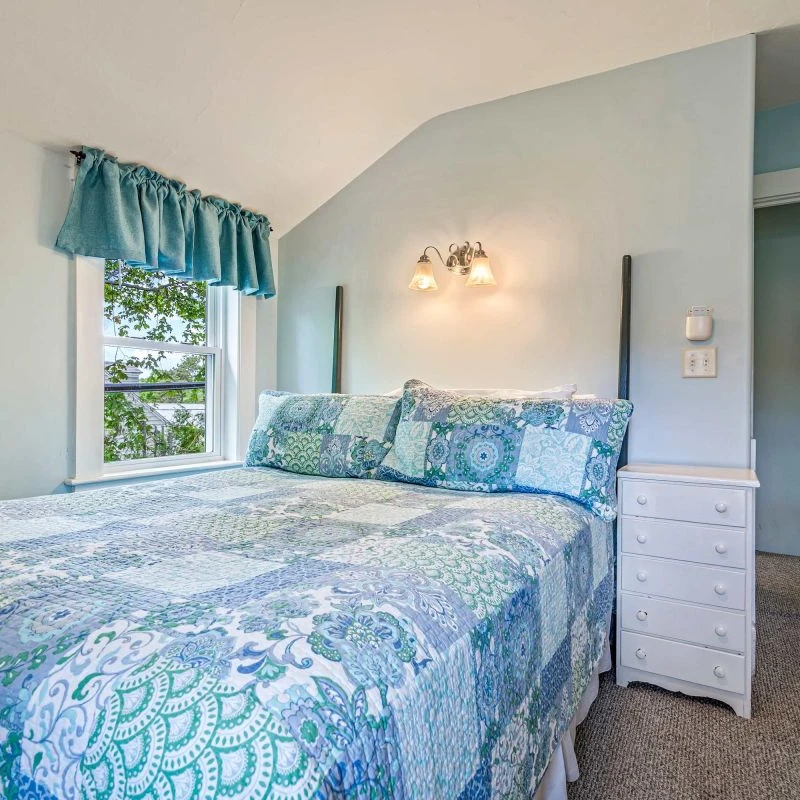 Jean Knapp Rentals-Beautiful Inn, Lighthouse Landing. Sleeps 18-20-image-60