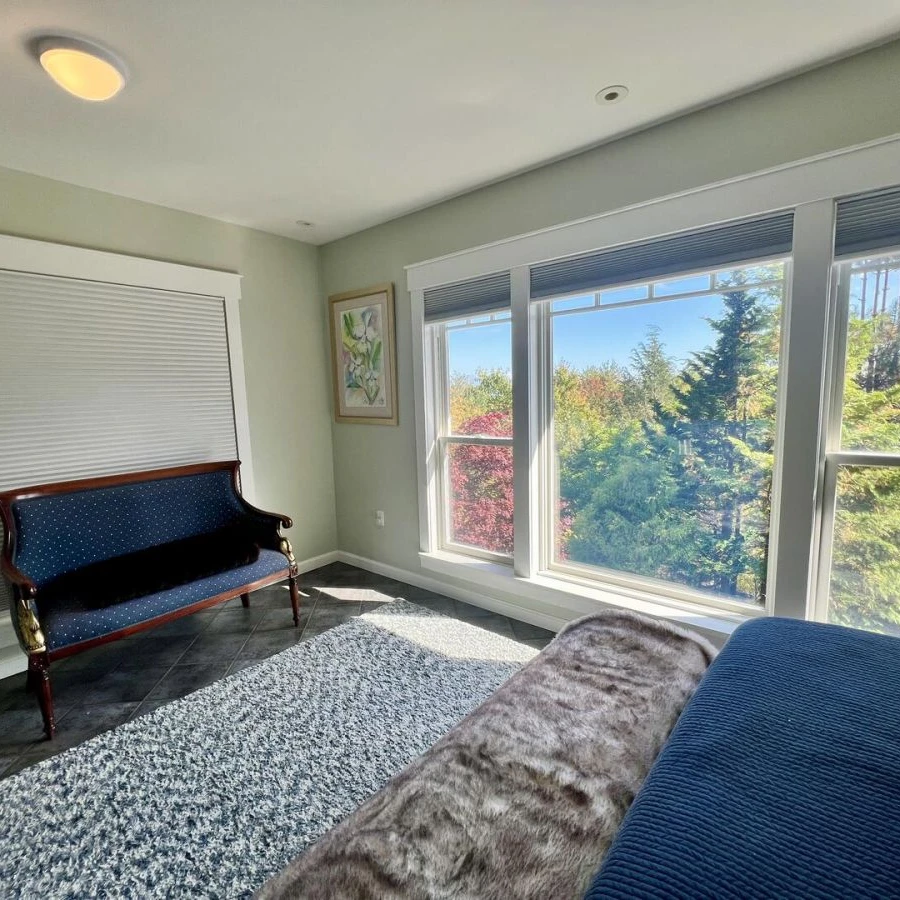 Jean Knapp Rentals-The Tree Top Apartment: Spacious 2 Bedroom Apt -image-19