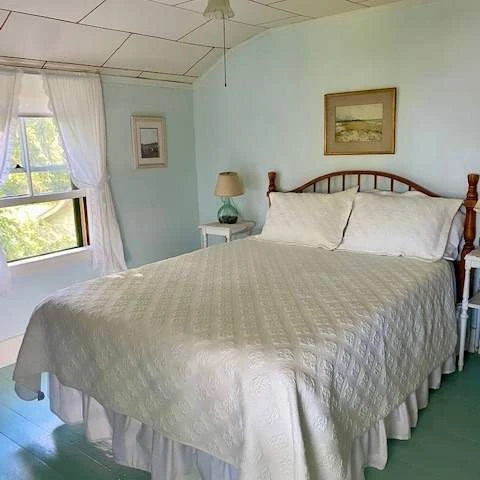 Jean Knapp Rentals-The Lincoln Cottage - 1905 Shingle Style Cottage-image-14