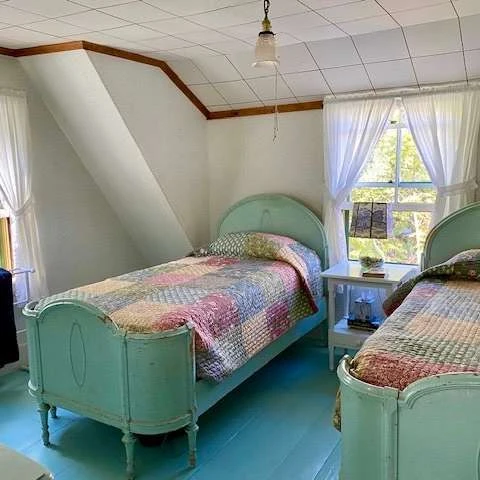 Jean Knapp Rentals-The Lincoln Cottage - 1905 Shingle Style Cottage-image-16