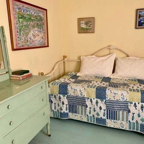 Jean Knapp Rentals-The Lincoln Cottage - 1905 Shingle Style Cottage-image-19