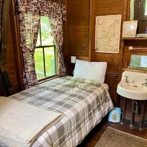 Jean Knapp Rentals-The Lincoln Cottage - 1905 Shingle Style Cottage-image-20