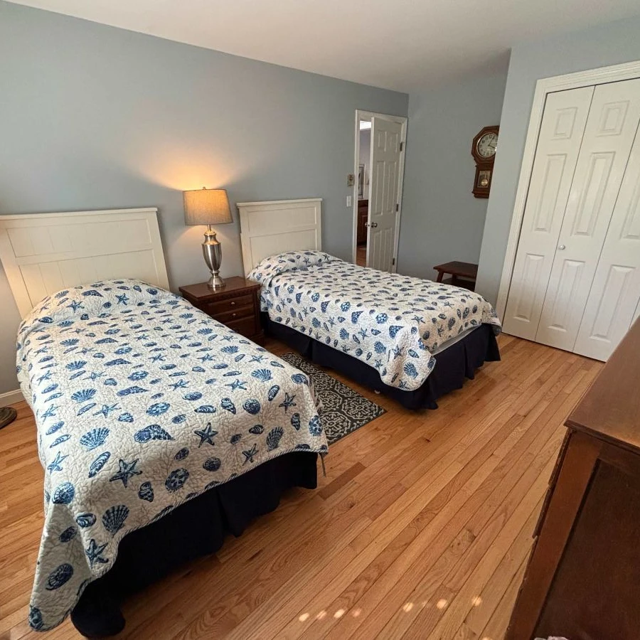 Jean Knapp Rentals-Highland Ave -Ogunquit Beach Town Rental -  Walk to town with your family and Fur baby!-image-12