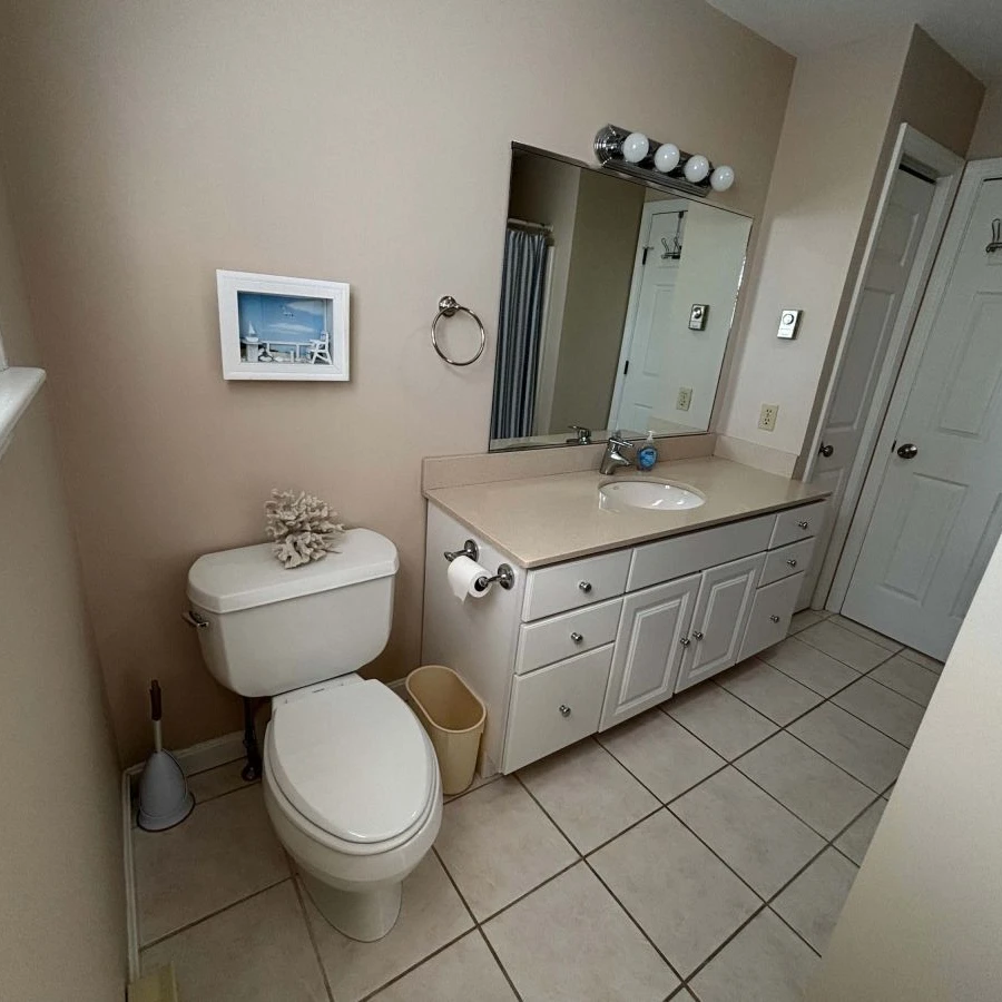 Jean Knapp Rentals-Highland Ave -Ogunquit Beach Town Rental -  Walk to town with your family and Fur baby!-image-14