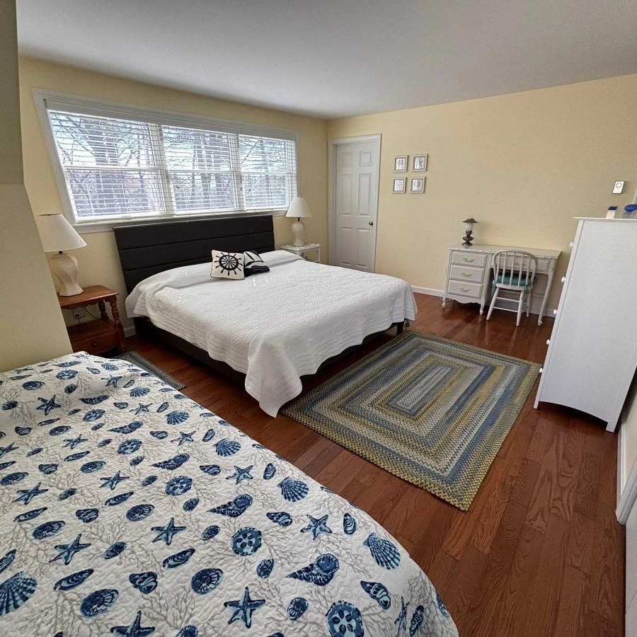 Jean Knapp Rentals-Highland Ave -Ogunquit Beach Town Rental -  Walk to town with your family and Fur baby!-image-18