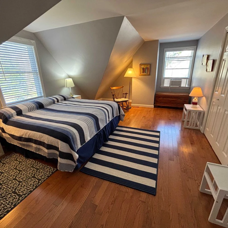 Upstairs bedroom with King bed that can be made into 2 Twins