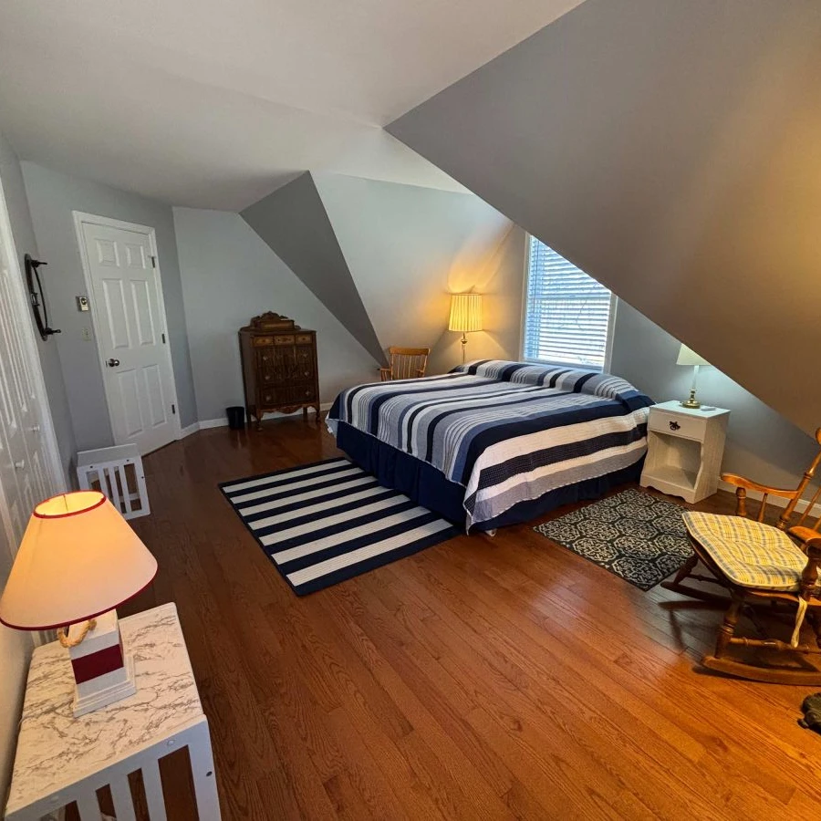 Jean Knapp Rentals-Highland Ave -Ogunquit Beach Town Rental -  Walk to town with your family and Fur baby!-image-20