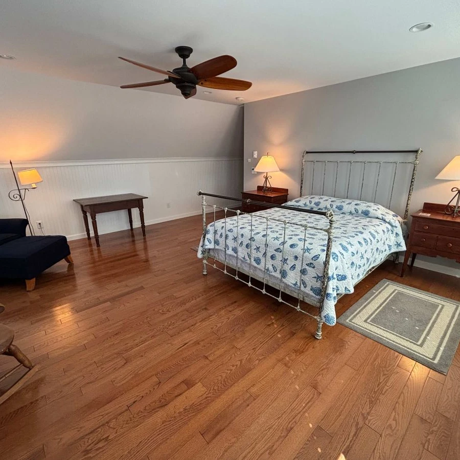 2nd Floor Bedroom Queen Bed