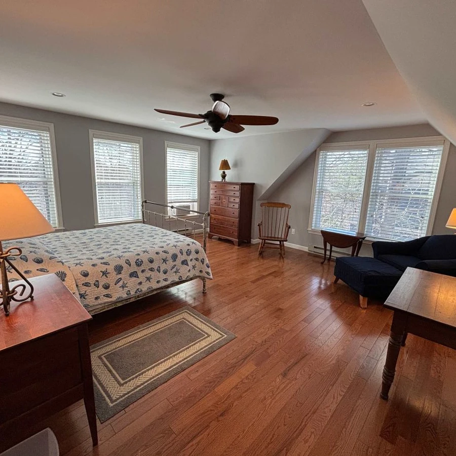 Jean Knapp Rentals-Highland Ave -Ogunquit Beach Town Rental -  Walk to town with your family and Fur baby!-image-23