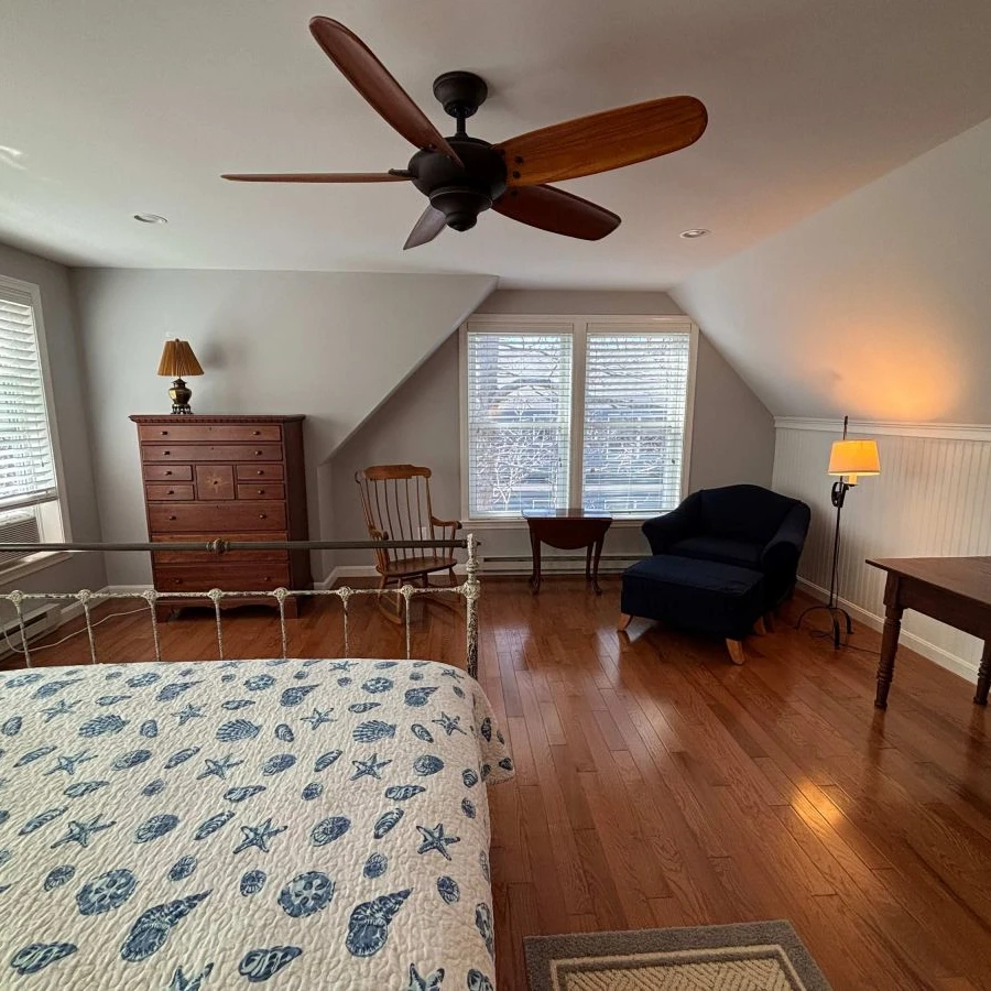 Jean Knapp Rentals-Highland Ave -Ogunquit Beach Town Rental -  Walk to town with your family and Fur baby!-image-24