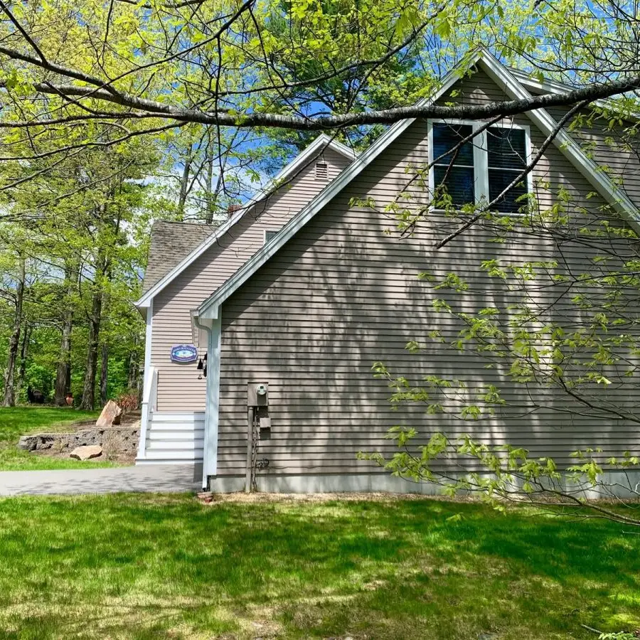 Jean Knapp Rentals-Highland Ave -Ogunquit Beach Town Rental -  Walk to town with your family and Fur baby!-image-29
