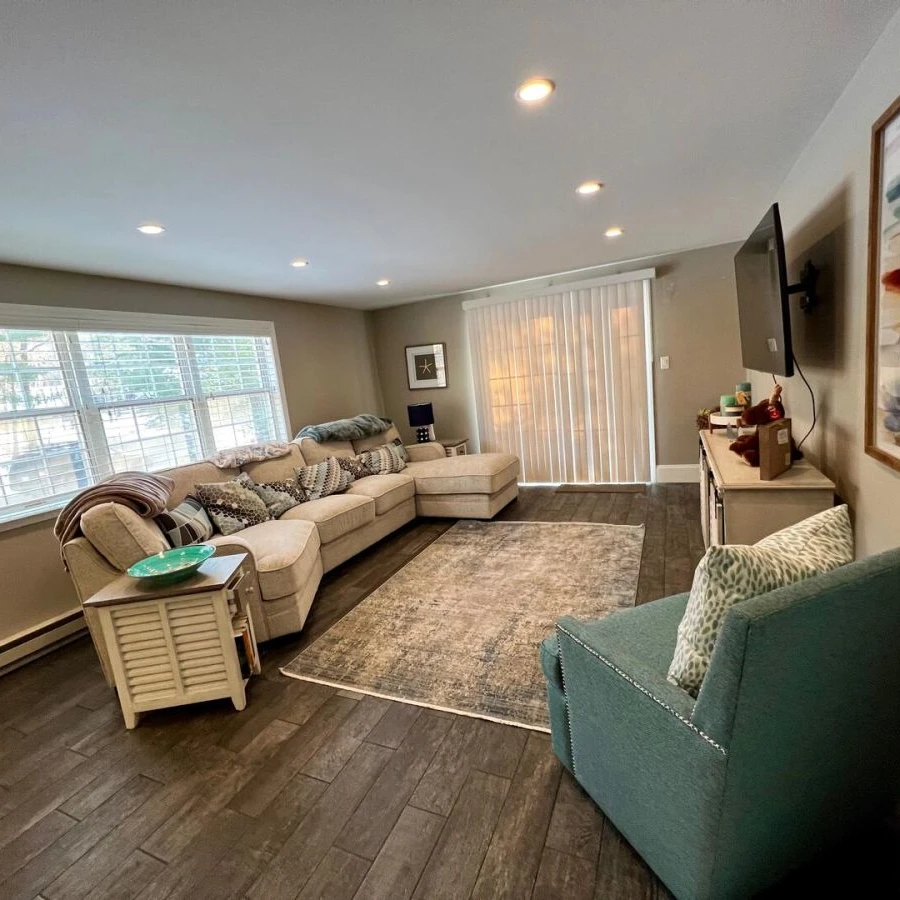 Jean Knapp Rentals-4bd Ocean Meadows Townhouse in Ogunquit with Pool. -image-3