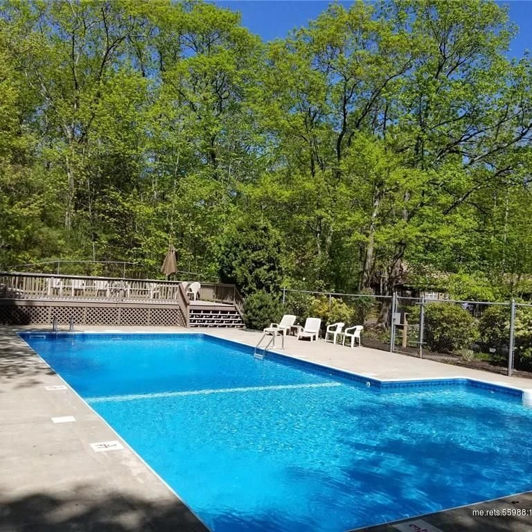 Jean Knapp Rentals-4bd Ocean Meadows Townhouse in Ogunquit with Pool. -image-35
