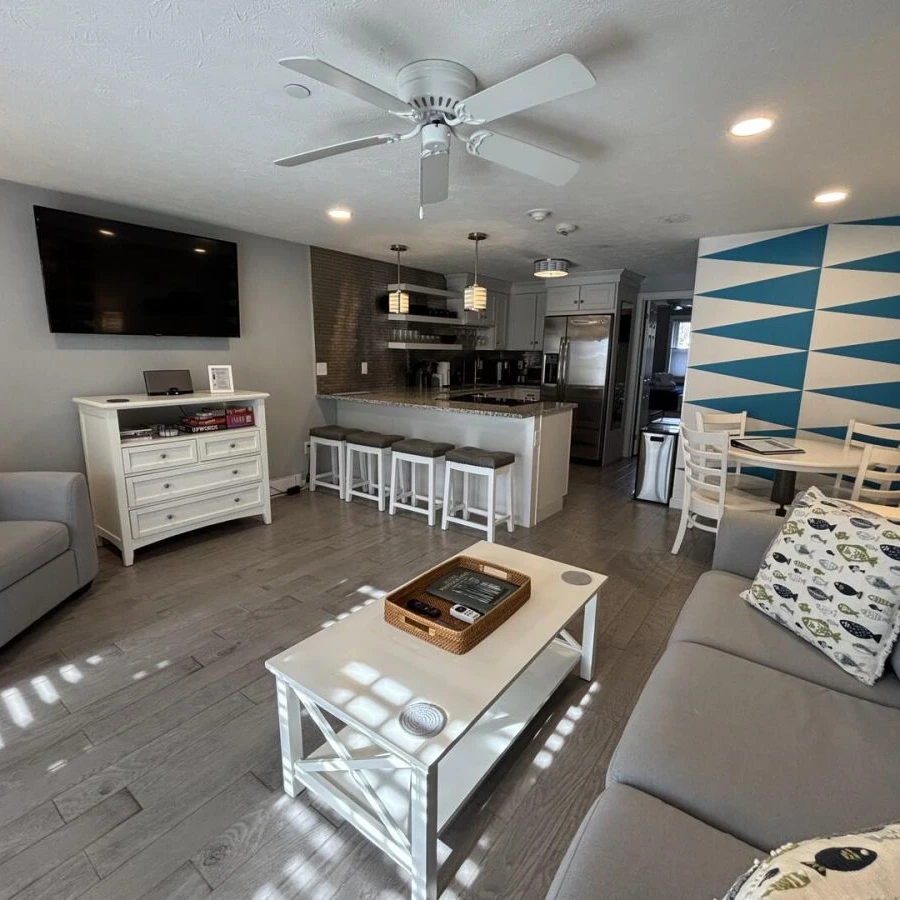 Jean Knapp Rentals-Ocean Towers 116-image-1