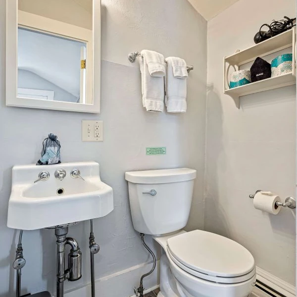 Jean Knapp Rentals-Beautiful inn, Lighthouse Landing. #5 Beach Rose-image-16