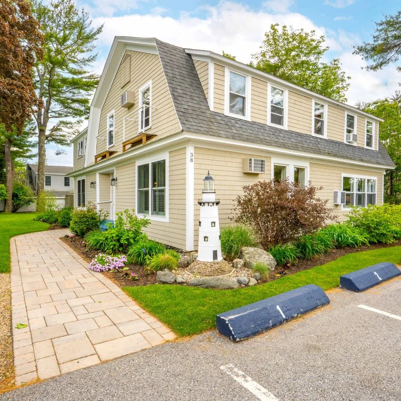 Jean Knapp Rentals-Beautiful inn, Lighthouse Landing. #5 Beach Rose-image-18