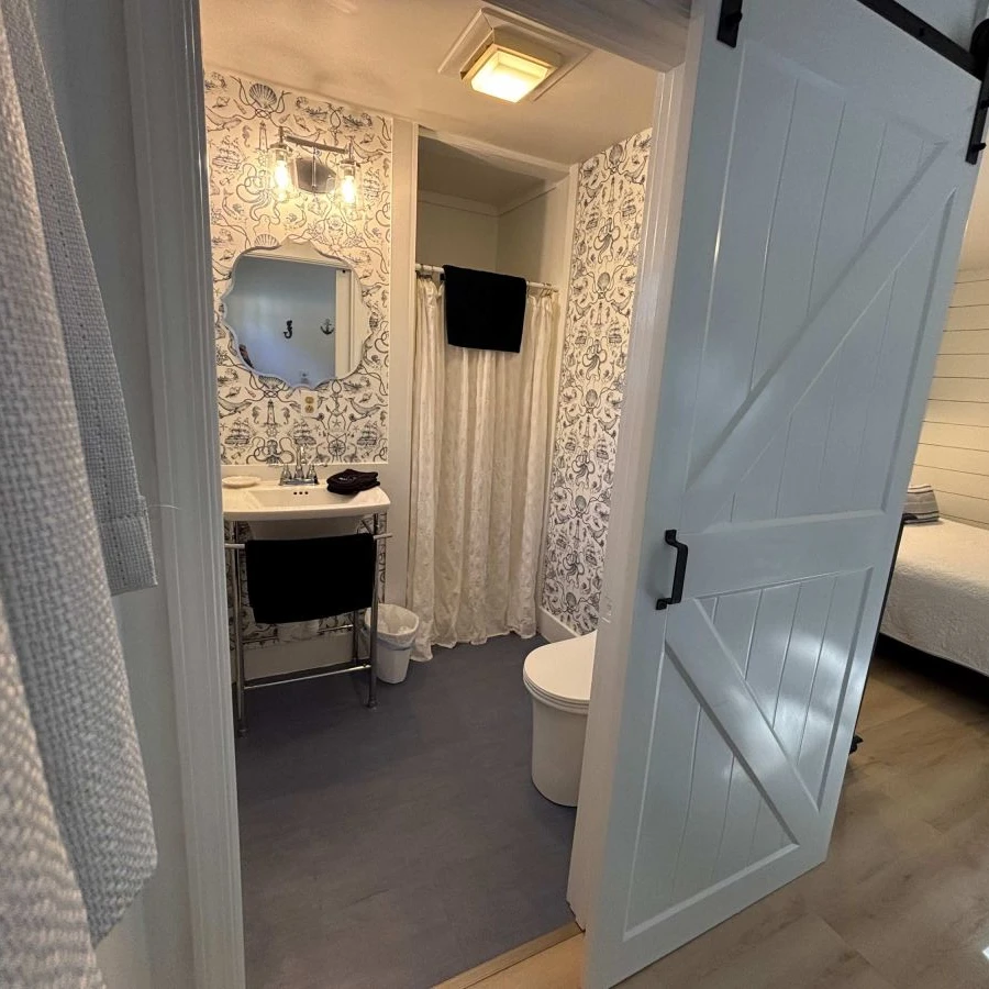 Jean Knapp Rentals-The Dorthea Jacobs Grant Room #4-image-12