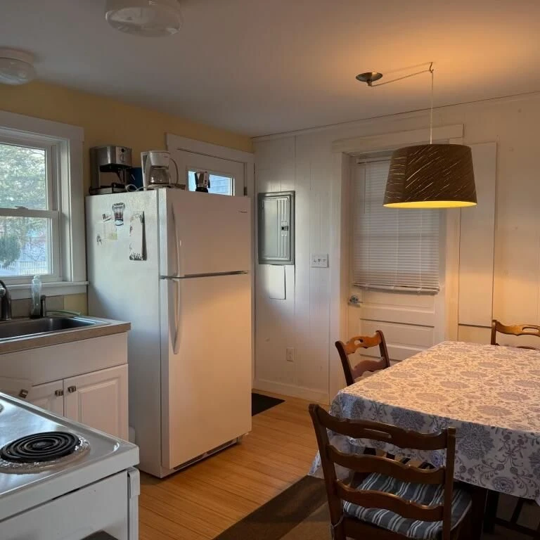 Jean Knapp Rentals-Wake Up to the Ogunquit River-Beach Plum Cottage-image-3