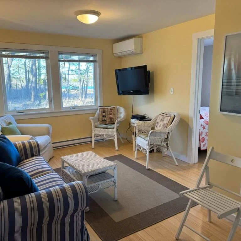 Jean Knapp Rentals-Wake Up to the Ogunquit River-Beach Plum Cottage-image-5