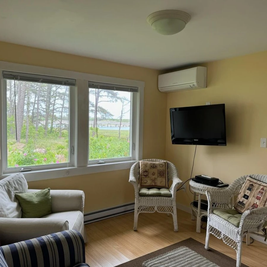 Jean Knapp Rentals-Wake Up to the Ogunquit River-Beach Plum Cottage-image-6