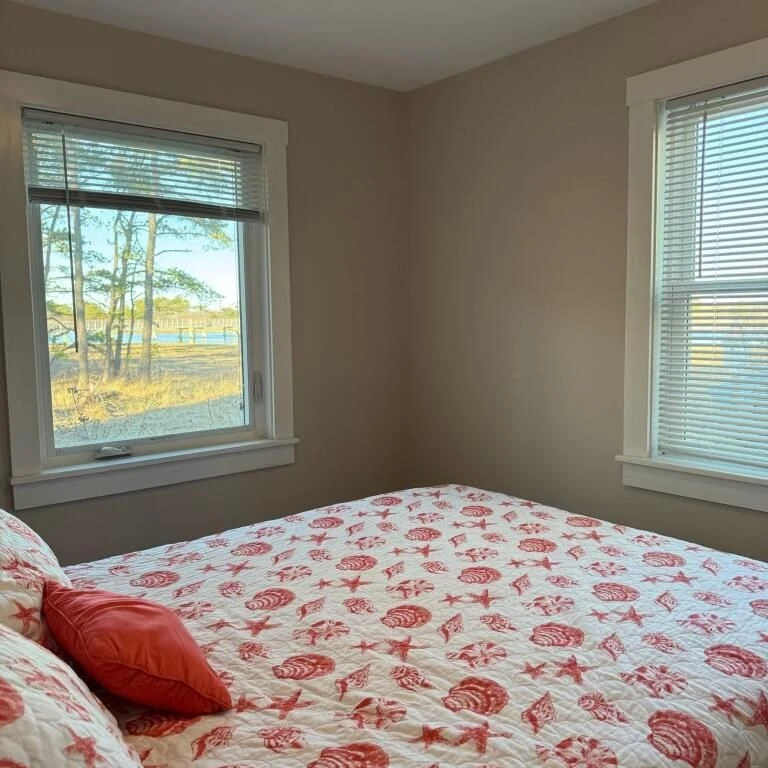 Jean Knapp Rentals-Wake Up to the Ogunquit River-Beach Plum Cottage-image-8