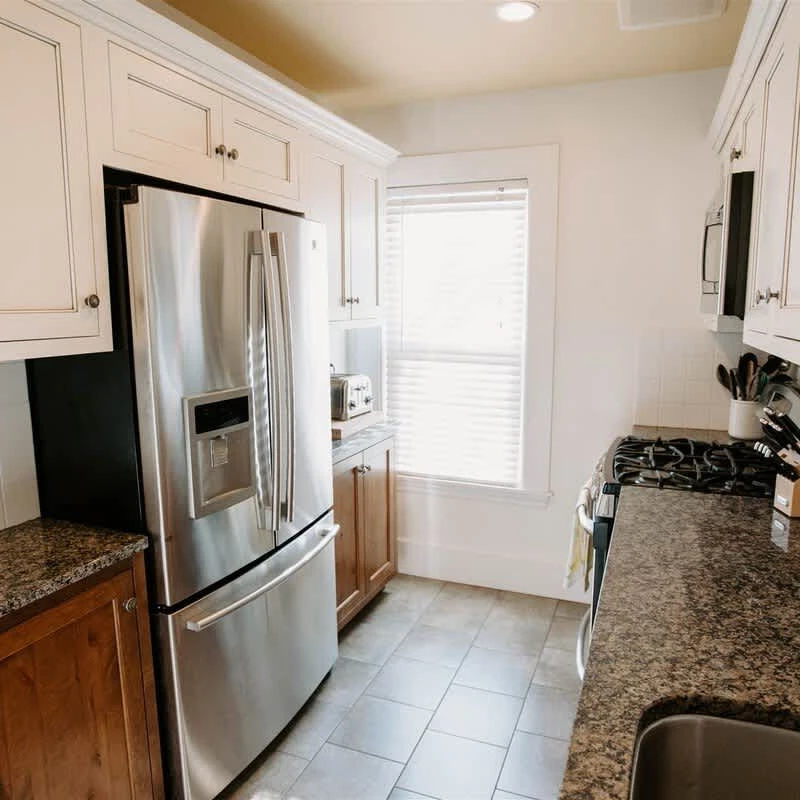 Jean Knapp Rentals-Pet Friendly 6 Bedroom 5 Bathroom Home in Center of town.-image-11