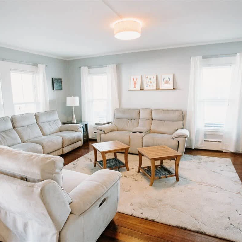 Jean Knapp Rentals-Pet Friendly 6 Bedroom 5 Bathroom Home in Center of town.-image-13