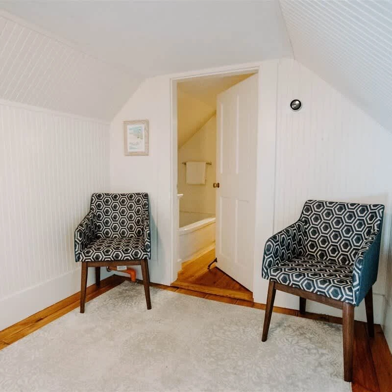 Jean Knapp Rentals-Pet Friendly 6 Bedroom 5 Bathroom Home in Center of town.-image-37