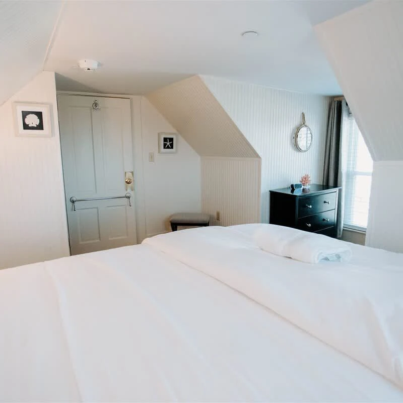 Jean Knapp Rentals-Pet Friendly 6 Bedroom 5 Bathroom Home in Center of town.-image-41