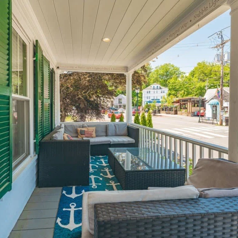 Jean Knapp Rentals-Pet Friendly 6 Bedroom 5 Bathroom Home in Center of town.-image-45