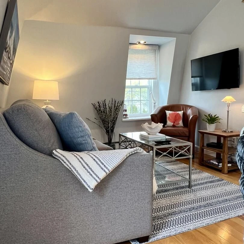 Jean Knapp Rentals-The Ogunquit Getaway - 177 Shore Road-image-3