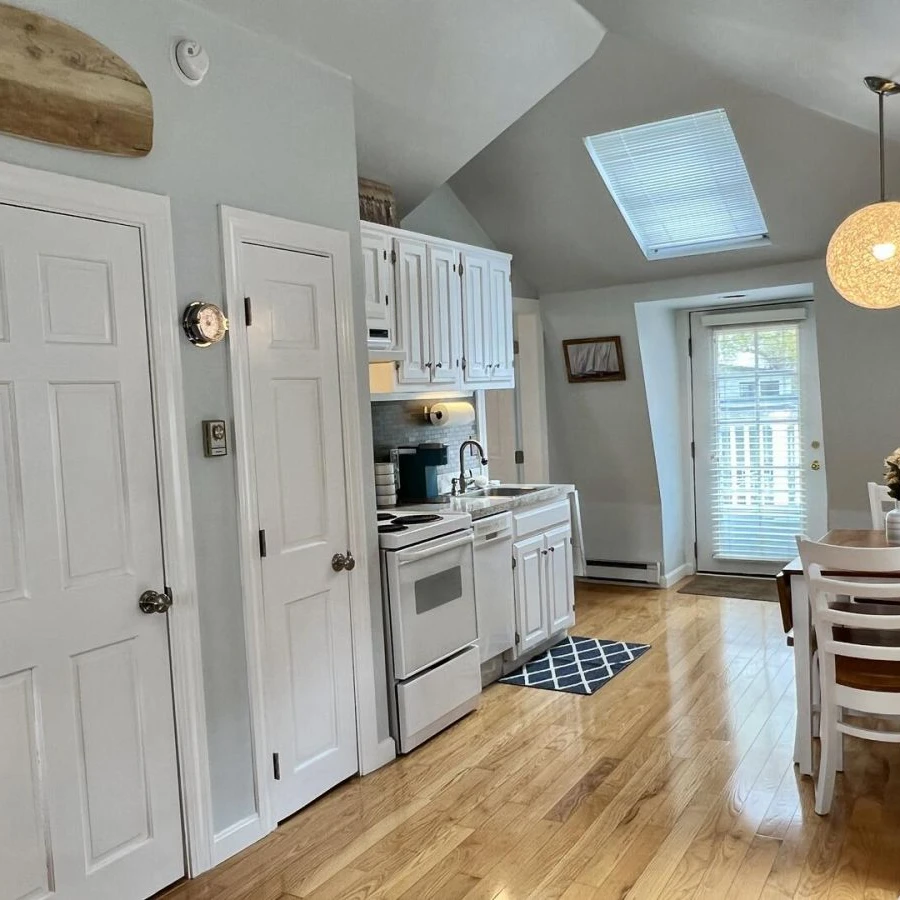 Jean Knapp Rentals-The Ogunquit Getaway - 177 Shore Road-image-6