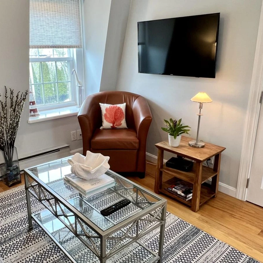 Jean Knapp Rentals-The Ogunquit Getaway - 177 Shore Road-image-8